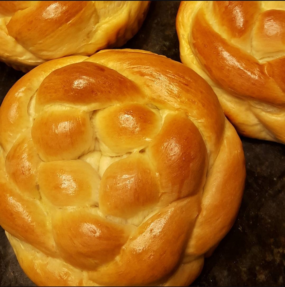 Challah weaved round